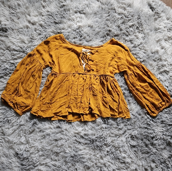 O'Neill Rosie Top in gold Yellow - Picture 7 of 8